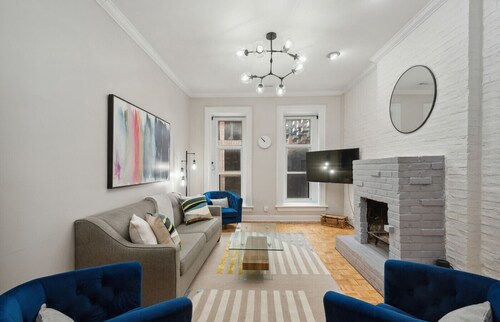 Brilliant Downtown Chicago 3-Bedroom Condominium