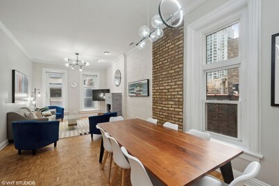 Brilliant Downtown Chicago 3-Bedroom Condominium