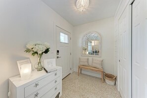 Interior - Crescent Palms north end AMI, 2 King suites,walk to bay beach stunning pool (Anna Maria)