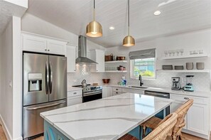 صورة غير مصنفة، 4 من 34، زرّ