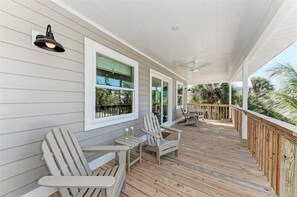 Unclassified image, 3 of 34, button