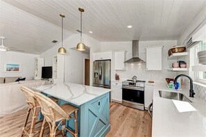 صورة غير مصنفة، 5 من 34، زرّ