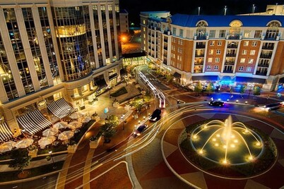 4bR SouthPark Wooded Escape, Shopping and Dining