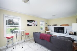 Televisio, takka, Netflix, suoratoistopalvelut