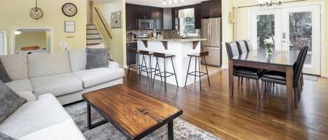 Una televisión, una chimenea, Netflix, servicios de streaming