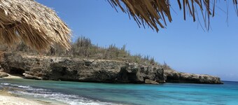 Luxury living, private pool and spectacular views!