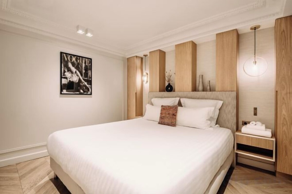 Hypo-allergenic bedding available, pillowtop beds, in-room safe