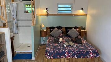 2 habitaciones, tabla de planchar con plancha, wifi y ropa de cama