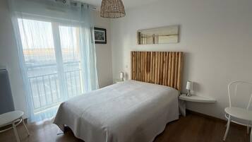 1 chambre, fer et planche Ă repasser