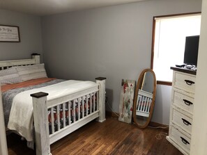 5 bedrooms, in-room safe, iron/ironing board, WiFi