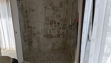 Standard Room, Partial Sea View | Bathroom | Shower, rainfall showerhead, hair dryer, bidet