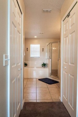 Interior - Lakefront Bliss: Private Pool & Spa – 25 Mins to Disney! (Kissimmee)