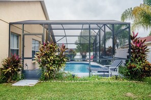 A heated pool - Great Location Universal/Disney - New Beds! (Kissimmee)