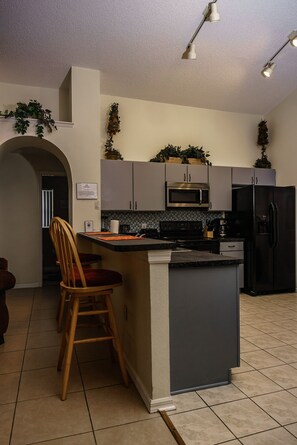 Fridge, microwave, oven, stovetop - Great Location Universal/Disney - New Beds! (Kissimmee)