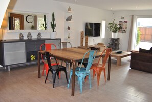 Dining - Villa near Pont du Gard and Uzes located in Collias (Collias)