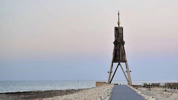 Una spiaggia nelle vicinanze