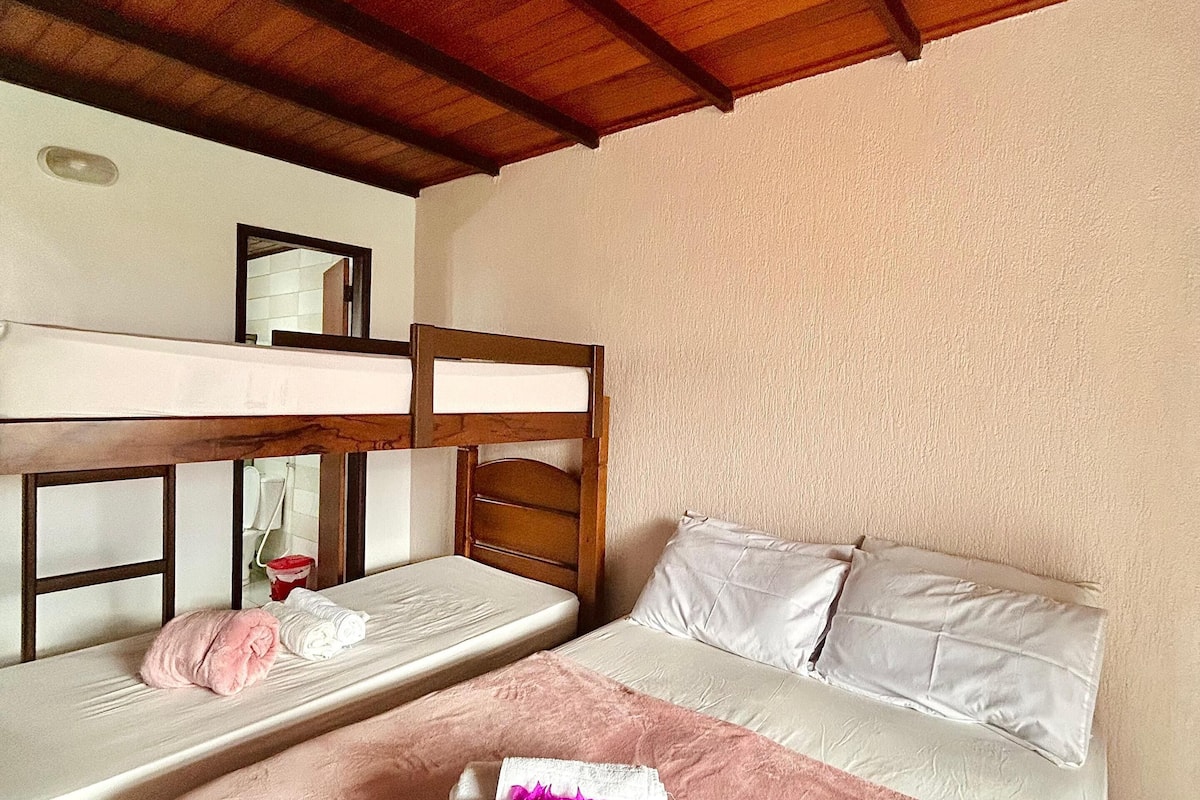 Chambre Quadruple Supérieure | 1 chambre, minibar, Wi-Fi gratuit, draps fournis