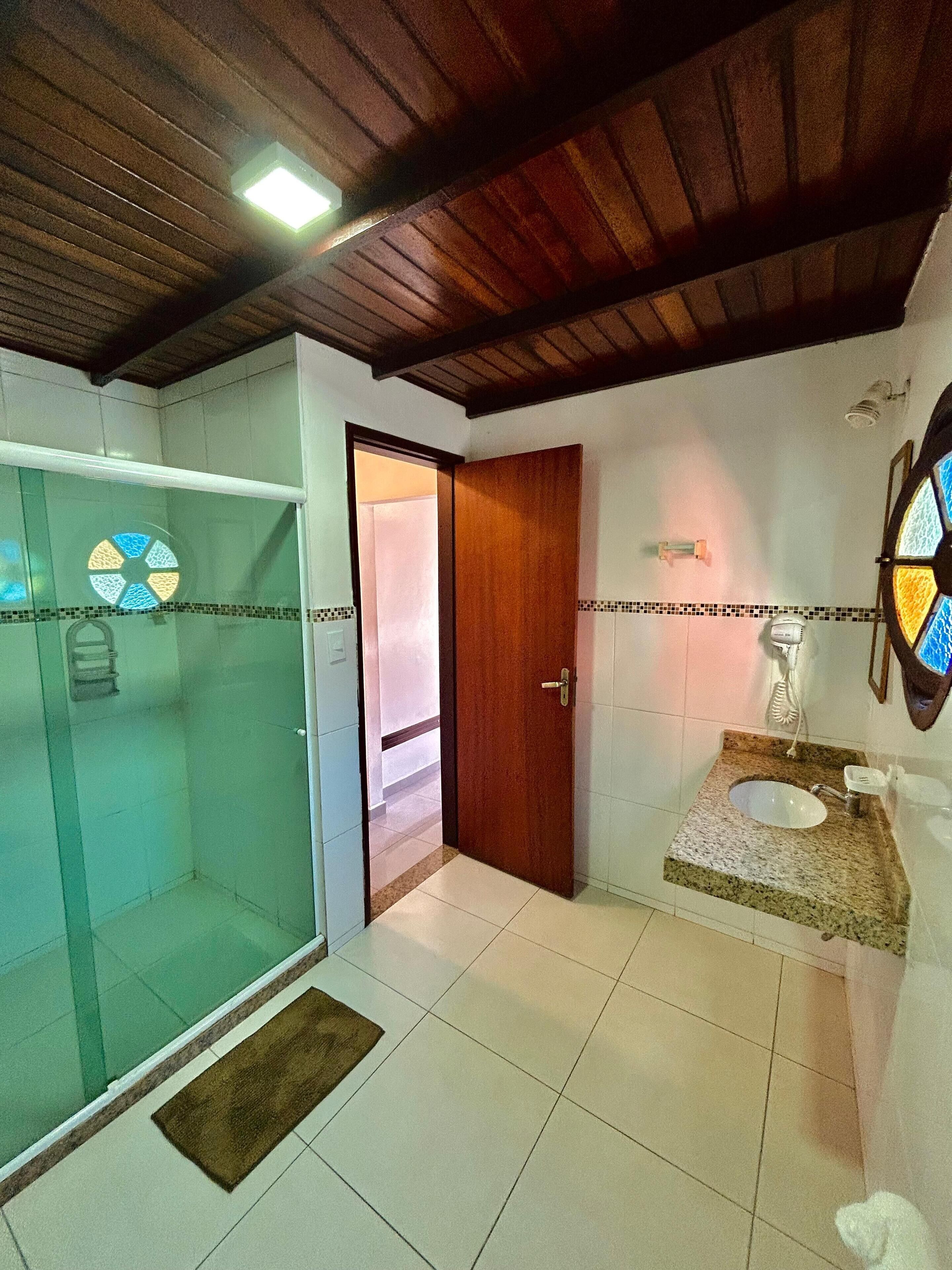 Superior Quadruple Room | Bathroom | Shower, hair dryer, bidet, towels
