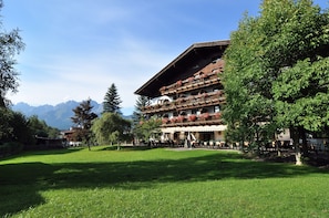 Exterior detail - Kaiserhotel Kitzbühler Alpen (Oberndorf in Tirol)