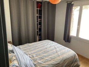 3 bedrooms, iron/ironing board, free WiFi, bed sheets