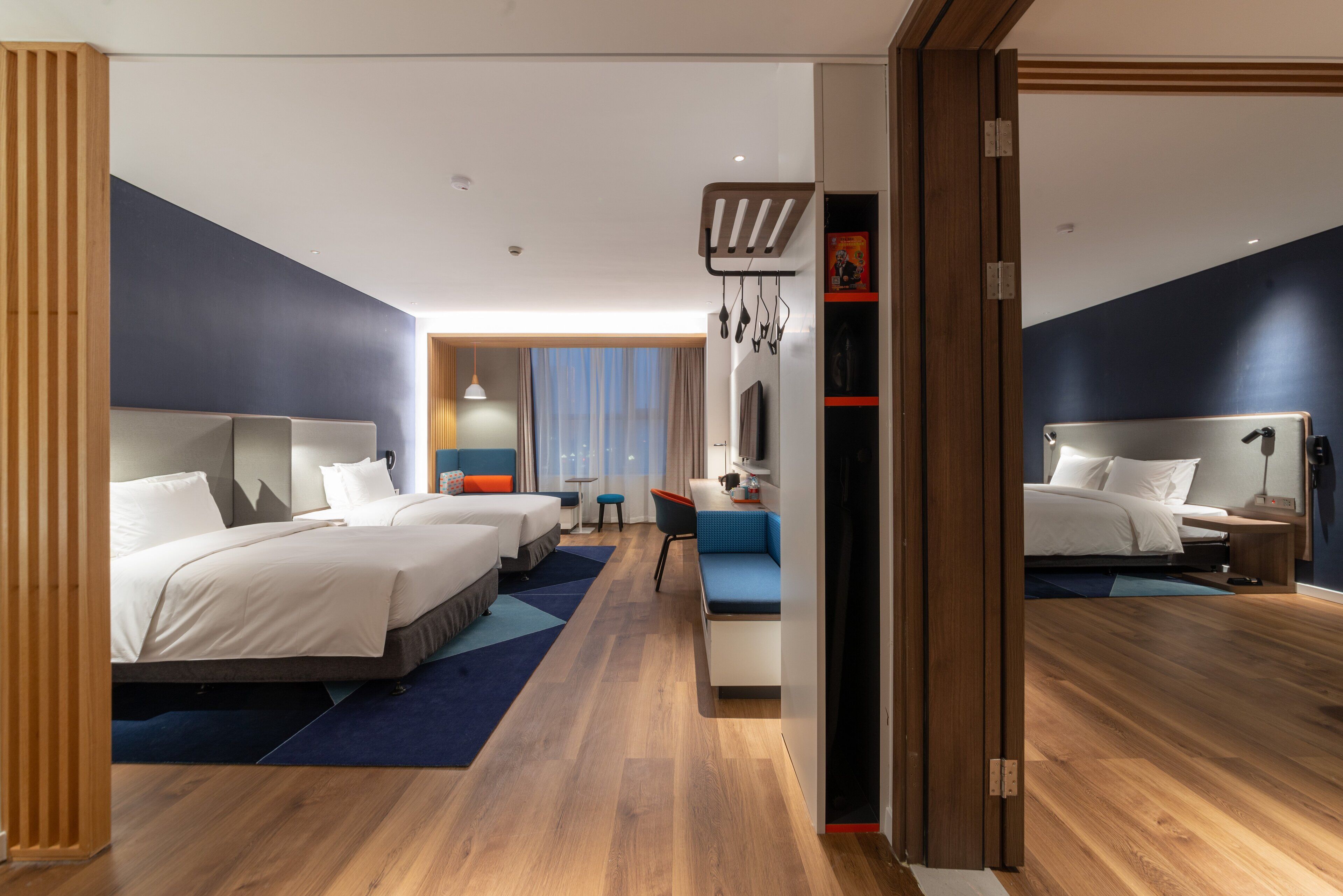 premium bedding, down duvets, in-room safe, desk