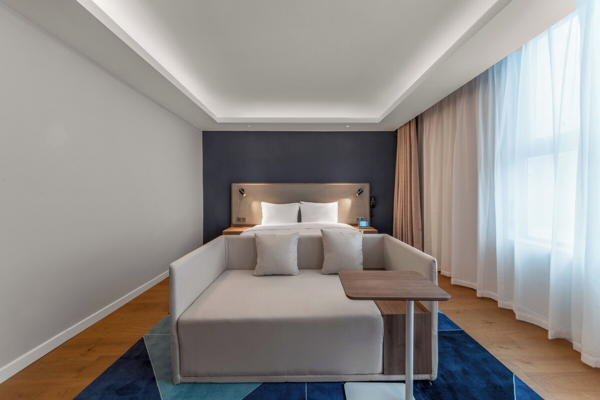 Suite, 1 Bedroom | Premium bedding, down duvets, in-room safe, desk