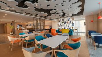 Desayuno de autoservicio incluido todos los días