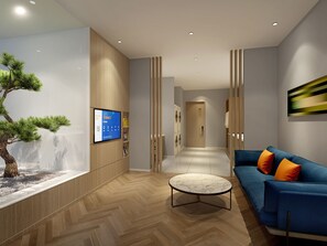 43-inch LCD TV with cable channels, TV - Holiday Inn Express Linyi North New District by IHG (Linyi)