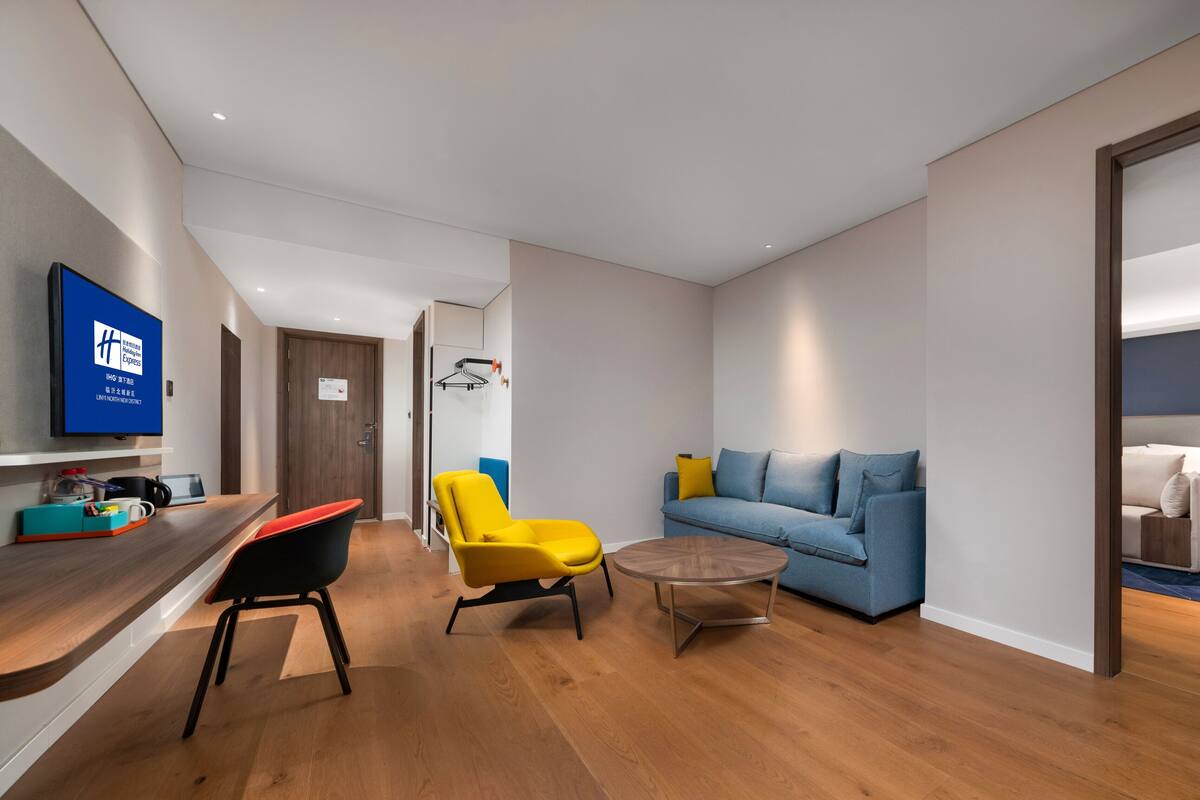 ห้องสวีท, 1 ห้องนอน | เครื่องนอนระดับพรีเมียม, ผ้านวมขนเป็ด, ตู้นิรภัยในห้องพัก, โต๊ะทำงาน