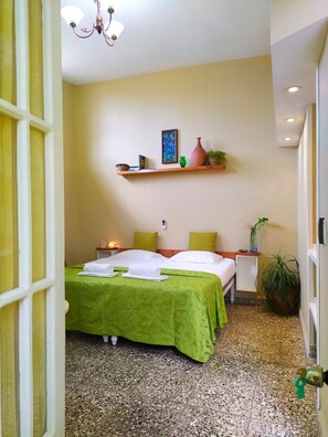 Minibar, decoración personalizada y muebles diferentes