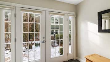 House | 3 bedrooms, desk, iron/ironing board, free WiFi