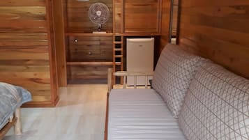 Minibar, escritorio y wifi gratis
