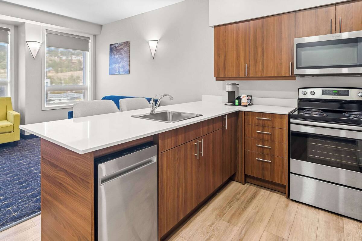 1 bedroom suite, (1 king bed, whirlpool tub), full kitchen | premium bedding, pillow-top beds, desk, laptop workspace