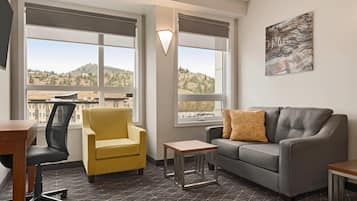 Standard Room, 1 King Bed, Non Smoking | Premium bedding, pillowtop beds, desk, laptop workspace