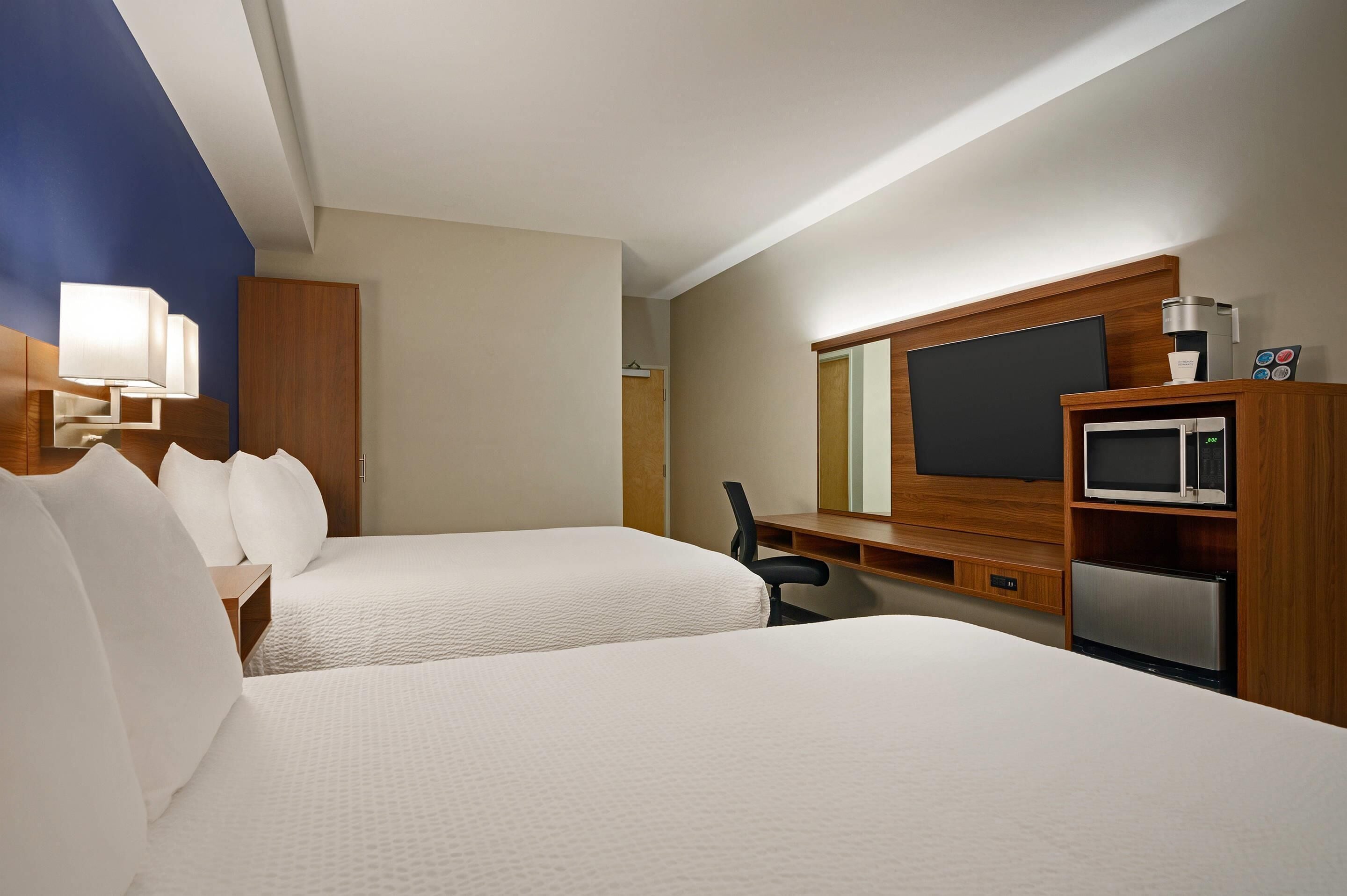 奢华客房, 2 张大床, 无烟房 (Wet Bar) | 高档床上用品、加厚床垫、办公桌、笔记本电脑工作区