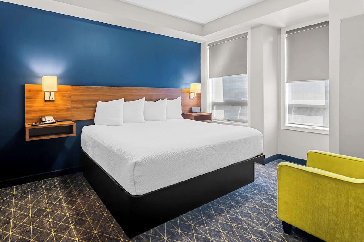 Standaard kamer, 1 kingsize bed, niet-roken | Luxe beddengoed, pillowtop-bedden, een bureau, een laptopwerkplek
