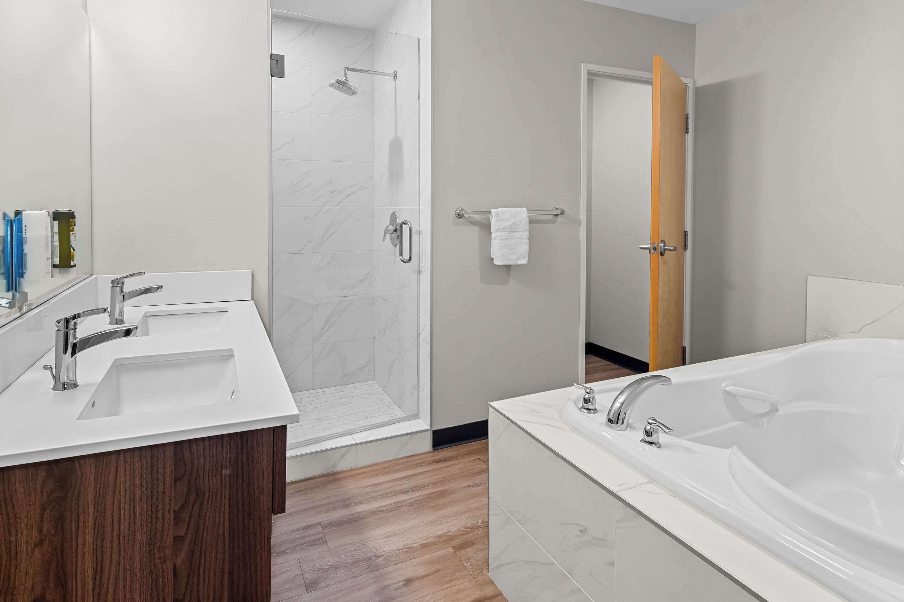 1 bedroom suite, (1 king bed, whirlpool tub), full kitchen | premium bedding, pillow-top beds, desk, laptop workspace