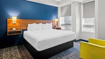 Premium-sengetøj, senge med topmadrasser, skrivebord