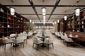 Petit déjeuner buffet compris