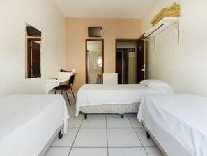 Triple Room, 3 Twin Beds | Minibar, free WiFi, bed sheets - Hotel Manoá (Tres Marias)