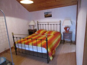 3 bedrooms, iron/ironing board, WiFi