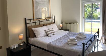 Detached villa between Rome, lake and sea