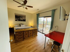 2 habitaciones, tabla de planchar con plancha y cuna de viaje