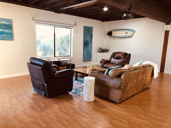 テレビ、書庫、ステレオ