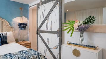 2 habitaciones, escritorio, tabla de planchar con plancha y wifi