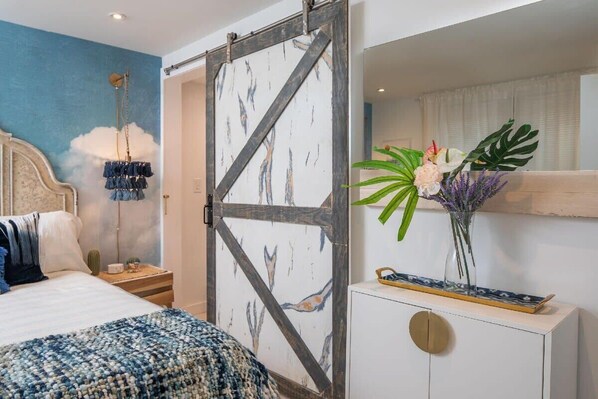 2 bedrooms, desk, iron/ironing board, WiFi