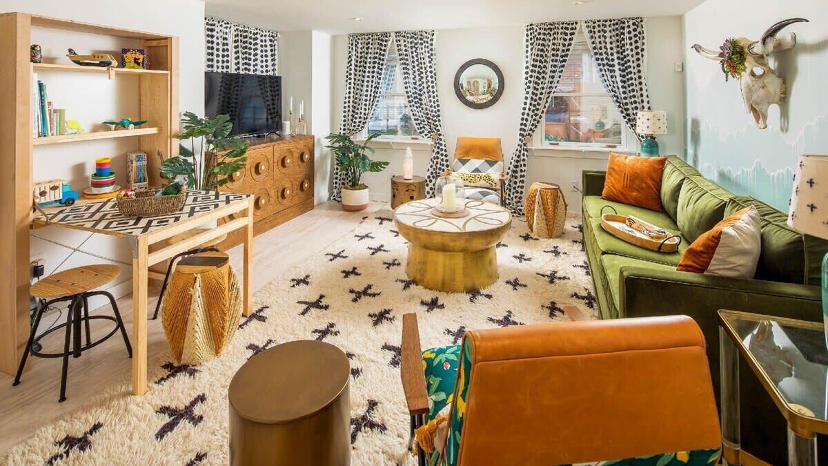 TV, bøker og kontorer