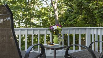 Winter Harbor | Balcony
