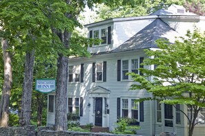 Exterior - Newcastle Inn (Newcastle)