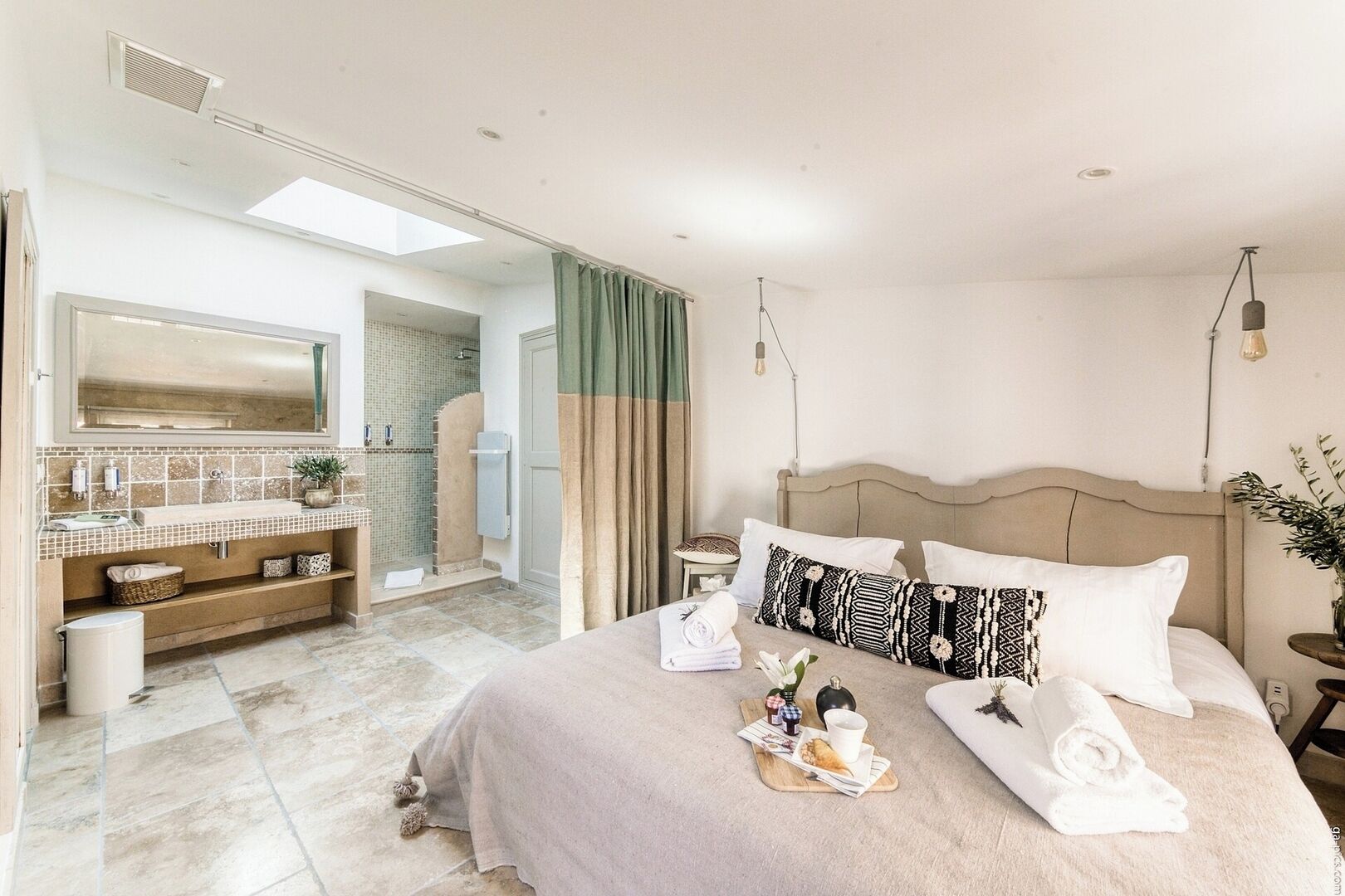 1 camera, ferro/asse da stiro, Wi-Fi, lenzuola